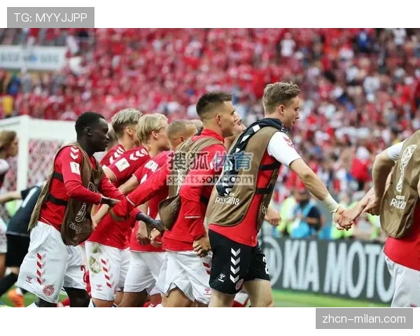 暖心一幕：赫塔菲球迷为重伤康复复出的对手球员鼓掌致敬